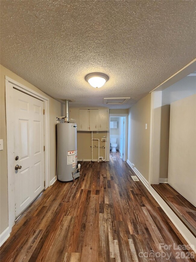 Building Photo - 121 Willow Ln NW