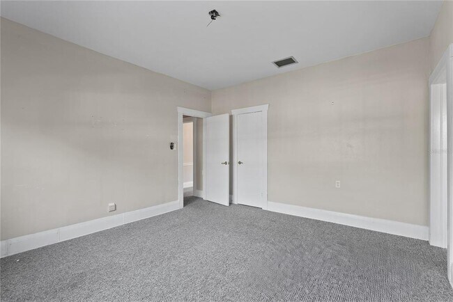 Building Photo - 303 E Paris St