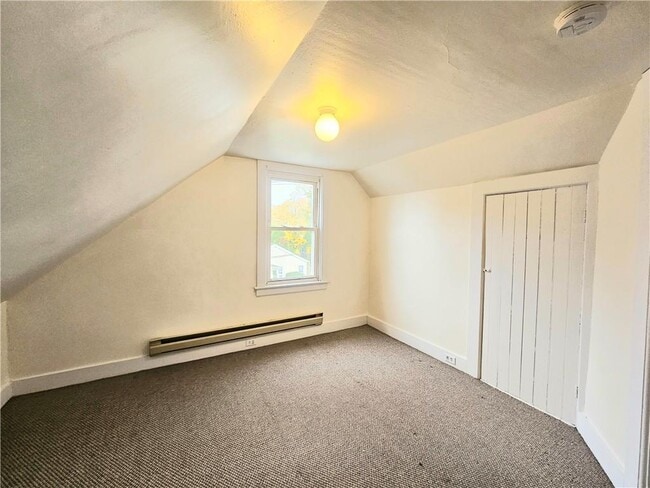 Building Photo - 13 York Ave