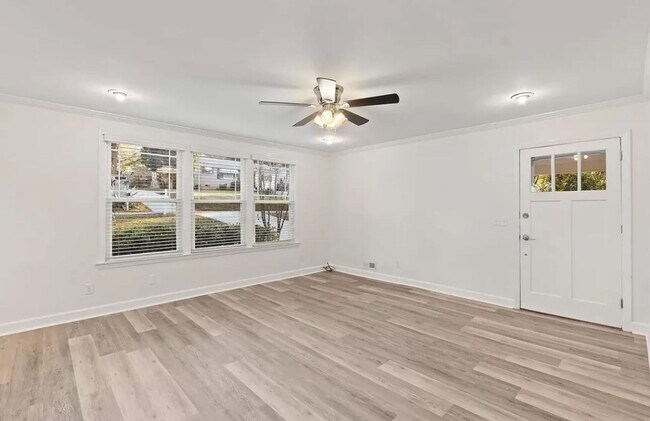 Building Photo - Located in the heart of Downtown Columbia with close proximity to the Broad River