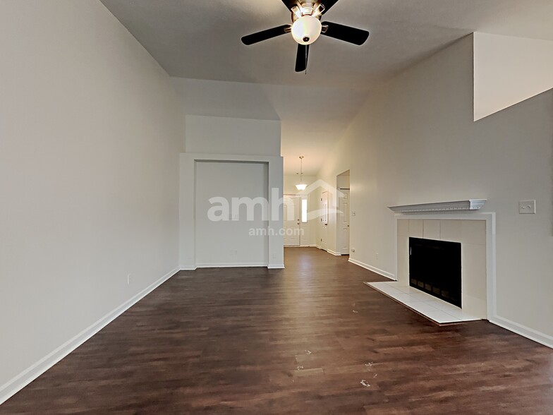 Building Photo - 770 Kingston Cir