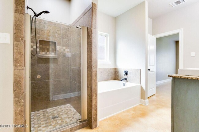 Building Photo - 205 Quiet Bluff Dr