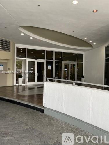 Building Photo - 1750 N Bayshore Dr