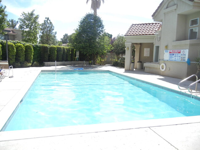 Building Photo - (PENDING APPLICATION) Gated West Lancaster...