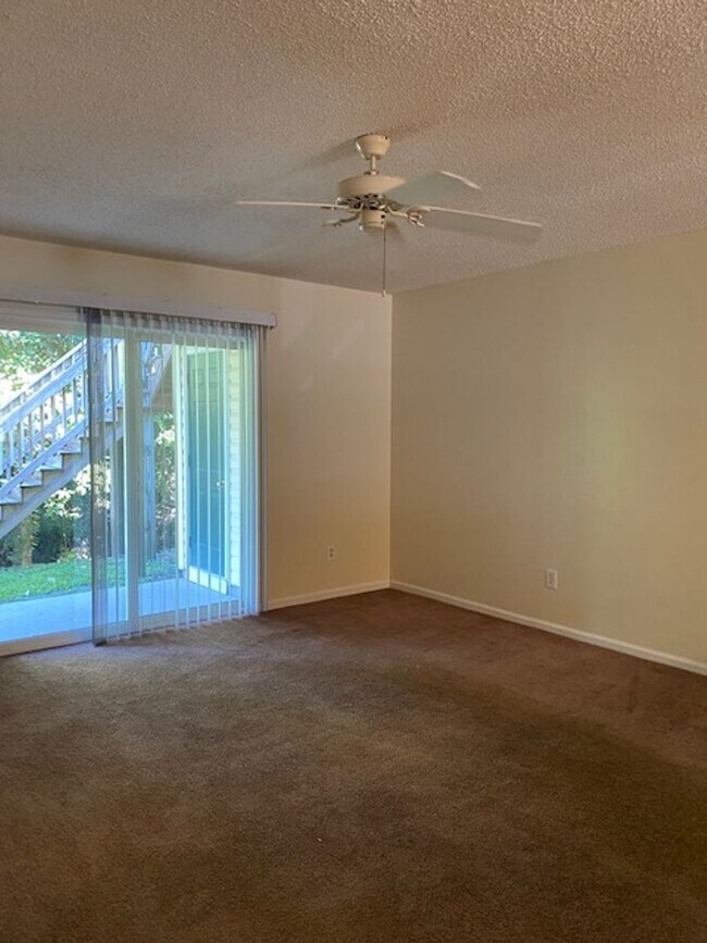 Building Photo - Condo in Holton Place