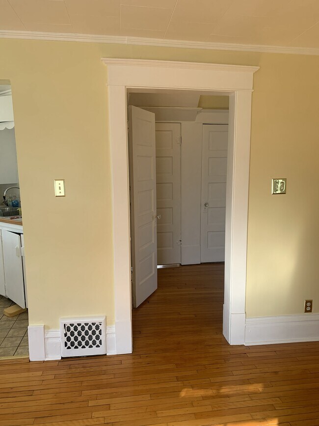 Building Photo - 628 37th St