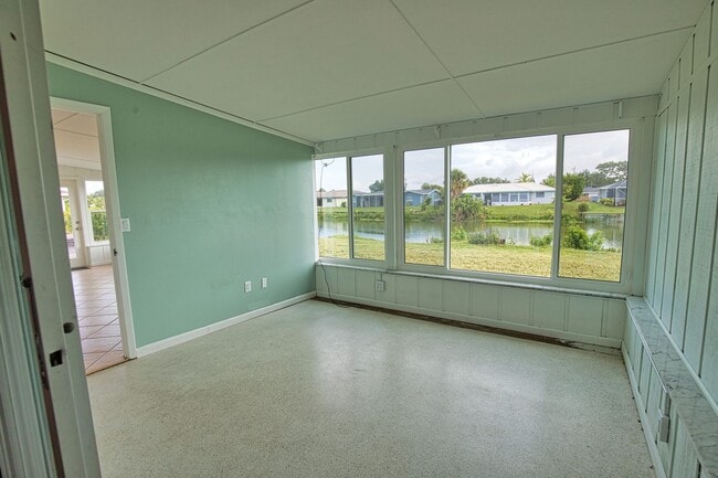 Building Photo - Annual Unfurnished 2 Bedroom 2 Bathroom Single Family Home in Venice Gardens with Water View!