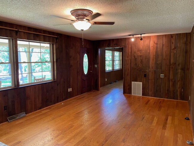 Building Photo - Beautiful 2 Bed, 2 Bath home located in Se...