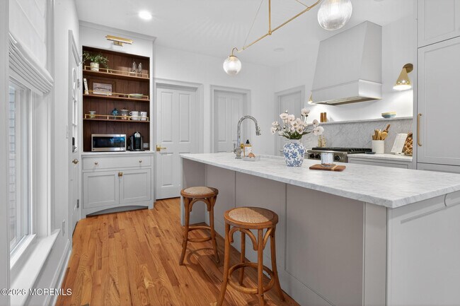 Building Photo - 142 Heck Ave