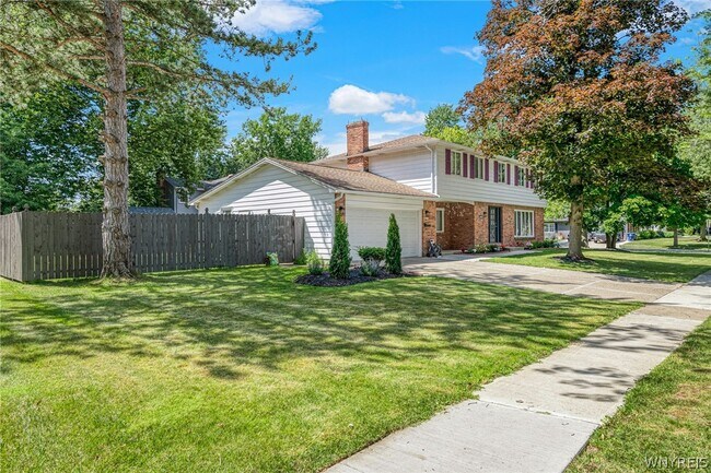 Building Photo - 71 Chaumont Dr