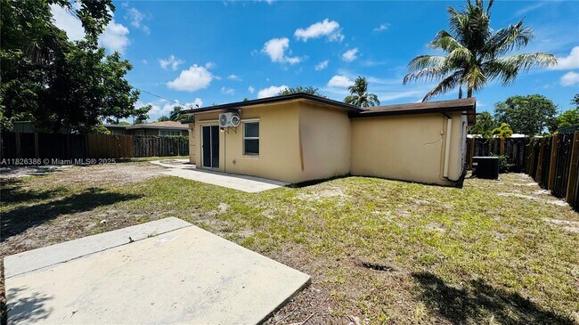 Building Photo - 531 SW 38th Terrace