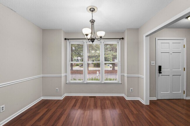 Building Photo - 5624 Darrow Dr
