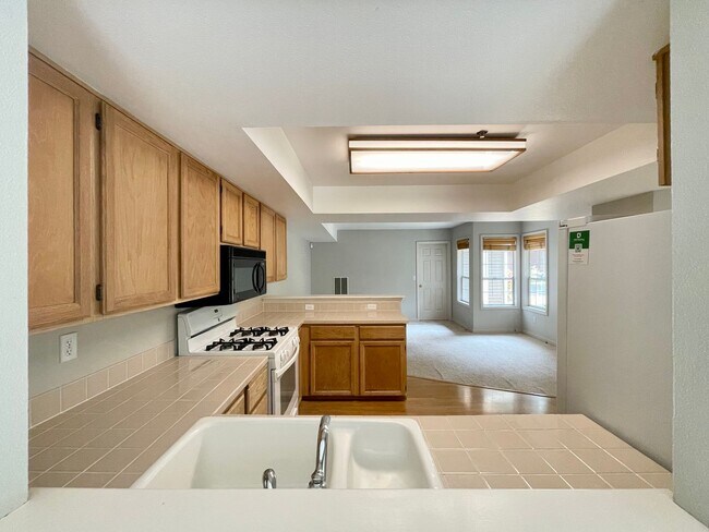 Building Photo - Kenmore Townhouse at Canterbury