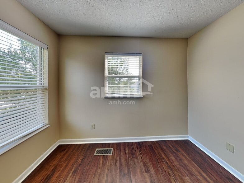 Building Photo - 2162 Turning Leaf Dr