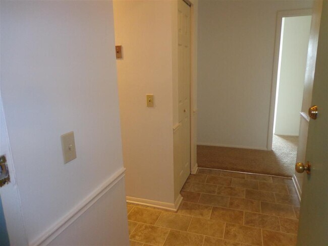 foyer entrance - 3141 Manley Rd