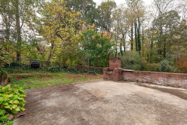 Building Photo - Very Spacious 4/3 w/ Finished Basement in ...