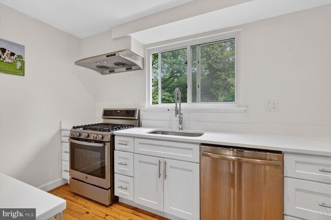 Building Photo - 4325 47th St NW