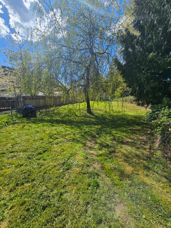 Building Photo - 757 Main Ave