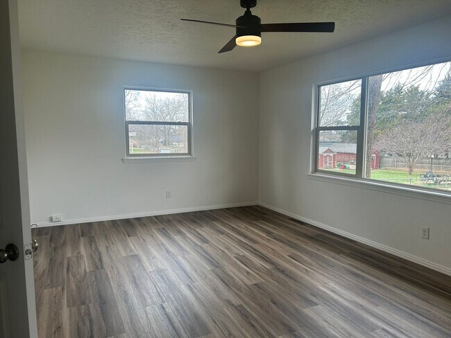 Building Photo - Newly Renovated 3 bedroom home