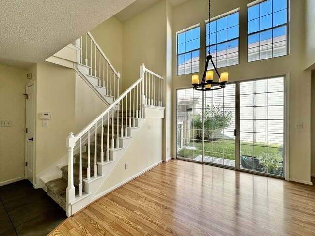 Building Photo - Available 08-08-25 in Cedar Crossing! A Pe...