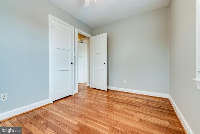 Building Photo - 5809 Mt Vernon Dr