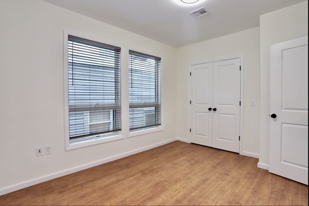 Building Photo - 143 Zabriskie St
