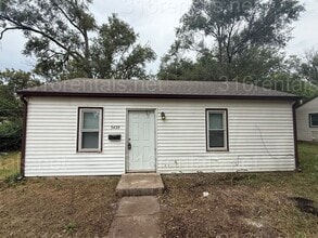 Building Photo - $825 - 2 bedroom / 1 bathroom - Single Fam...