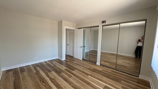 Building Photo - 9439 Bay Colony Dr