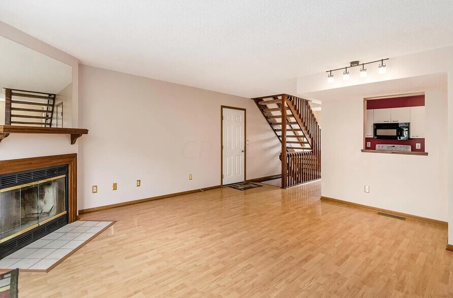 Building Photo - 5651 Barney Ln