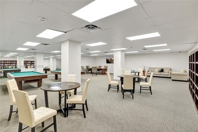 Building Photo - 5005 Collins Ave