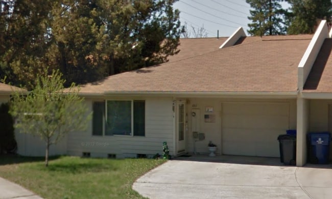 Primary Photo - VIDEOTOUR: 2-Bedroom with Garage, close to...