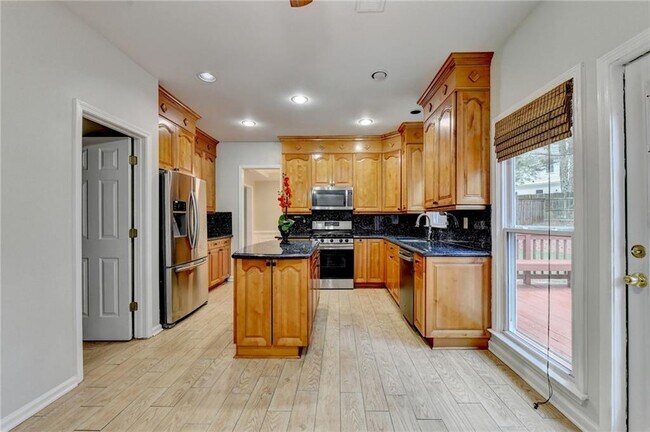 Building Photo - 2835 Crestmont Ct