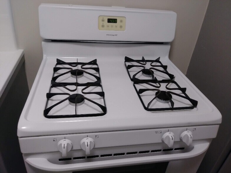 Building Photo - 5850 David Ave