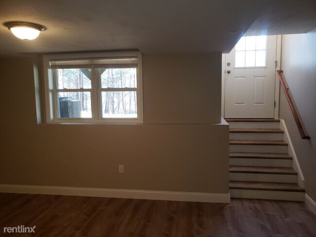 Building Photo - 5 Twin Ponds Dr