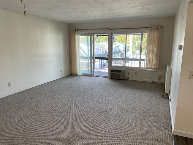 Building Photo - 400 Narragansett Pkwy
