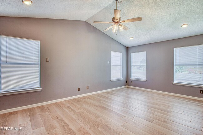 Building Photo - 12325 Tierra Bella Dr
