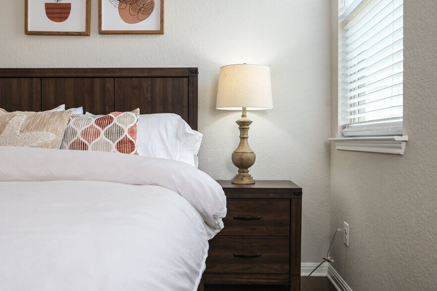 Building Photo - 2411 Verona Wy