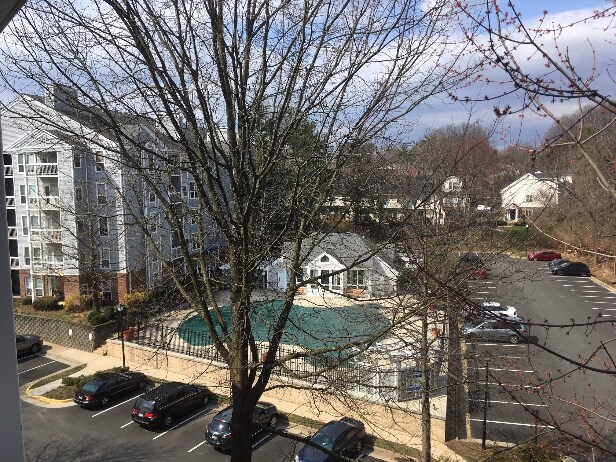 Building Photo - 3175 Summit Square Dr