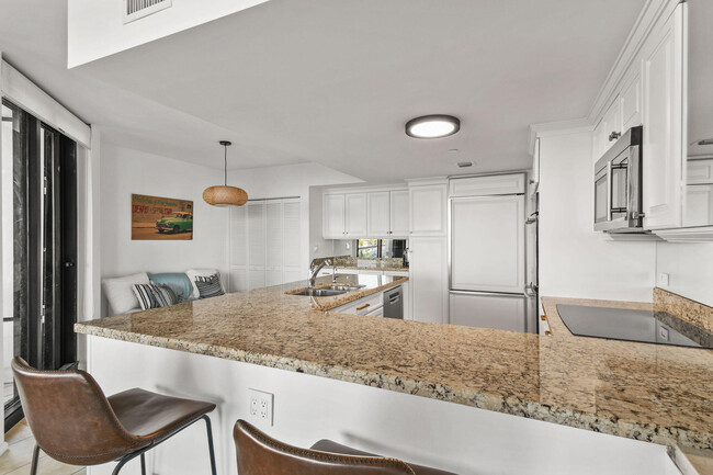 Building Photo - 529 S Flagler Dr