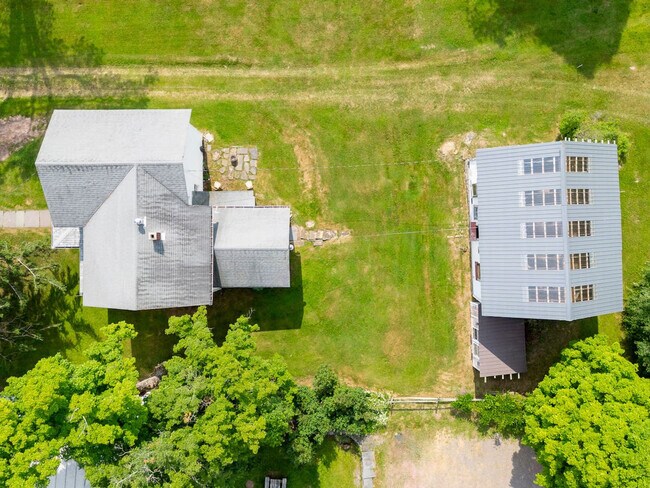 Building Photo - 1915 County Hwy 6