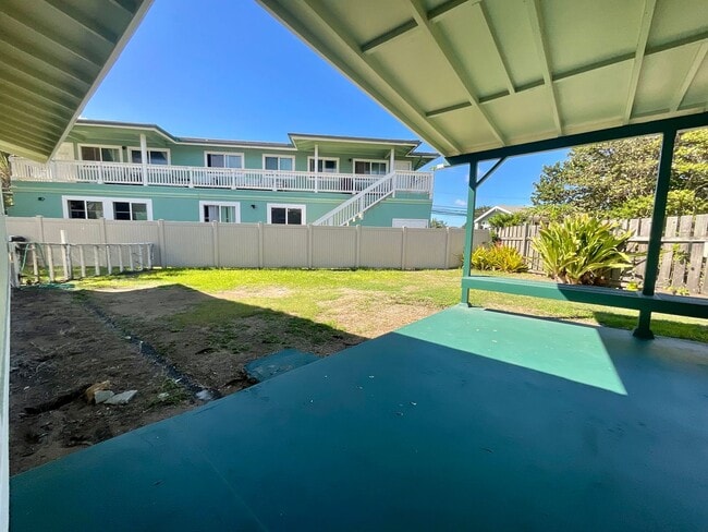 Building Photo - Beautiful, Bright & Airy Beach House--3Beds, 2Baths with Yard