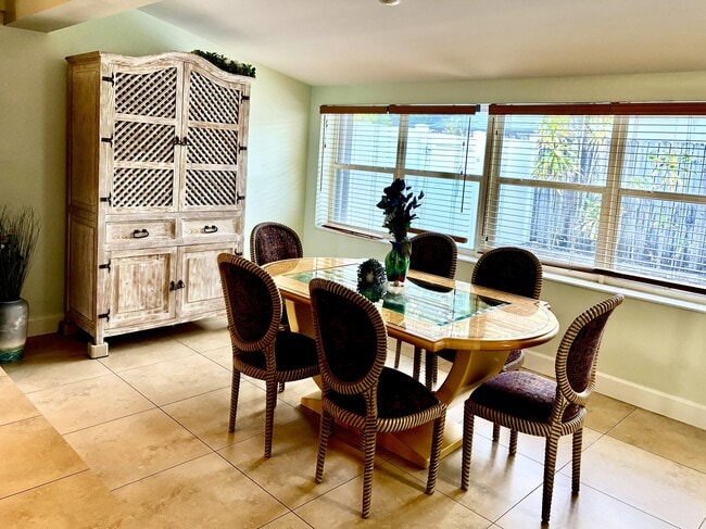 Building Photo - 5045 NE 15th Ave