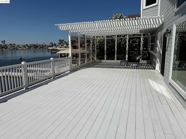 Building Photo - 5752 Drakes Dr
