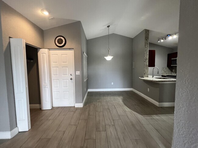 Building Photo - 2881 N Oakland Forest Dr