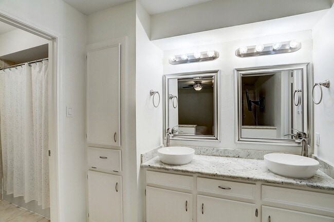 Building Photo - 12523 Briar Forest Dr