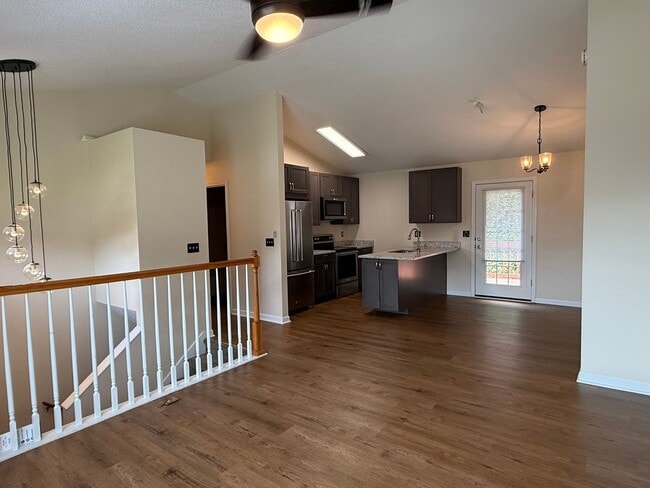 Building Photo - 129 Meadowlark Drive