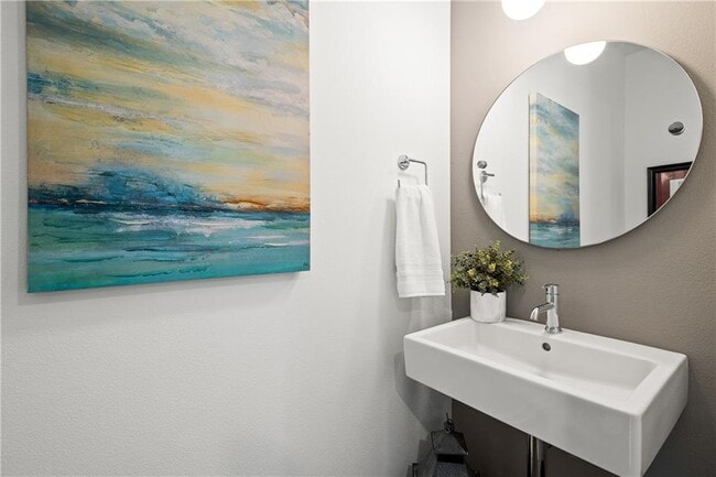 Building Photo - 2624 Metcalfe Rd