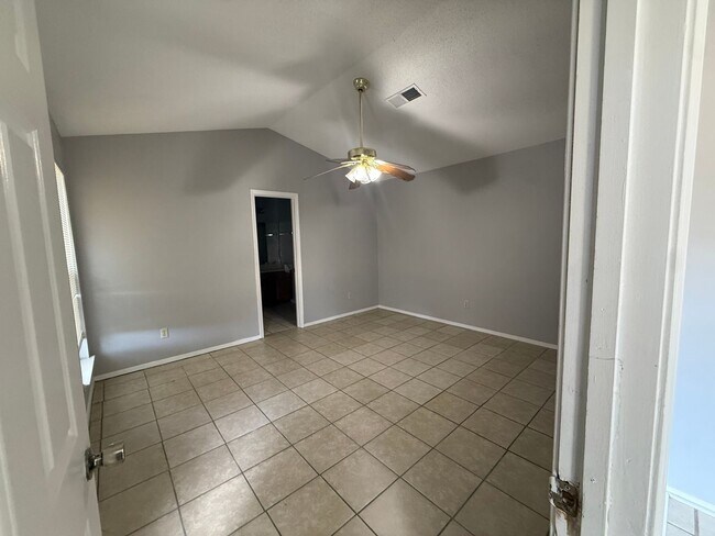 Building Photo - 104 Orange Dr
