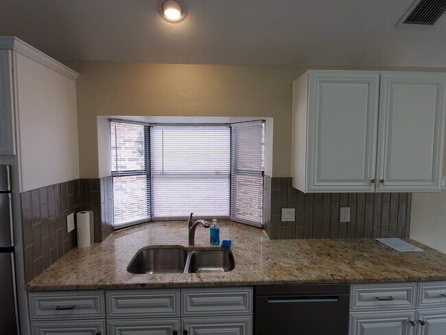 Building Photo - 4424 Windhaven Ln