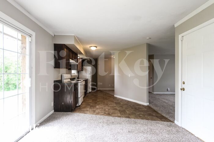 Building Photo - 4810 N Kenmore Rd